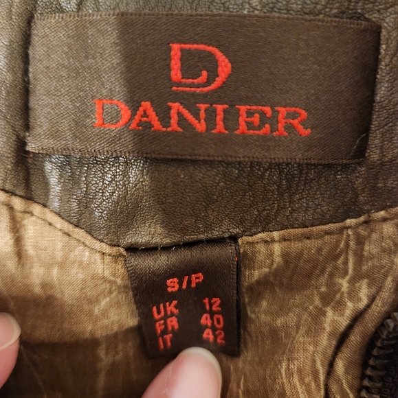 Danier authentic leather jacket - Picture 3 of 14